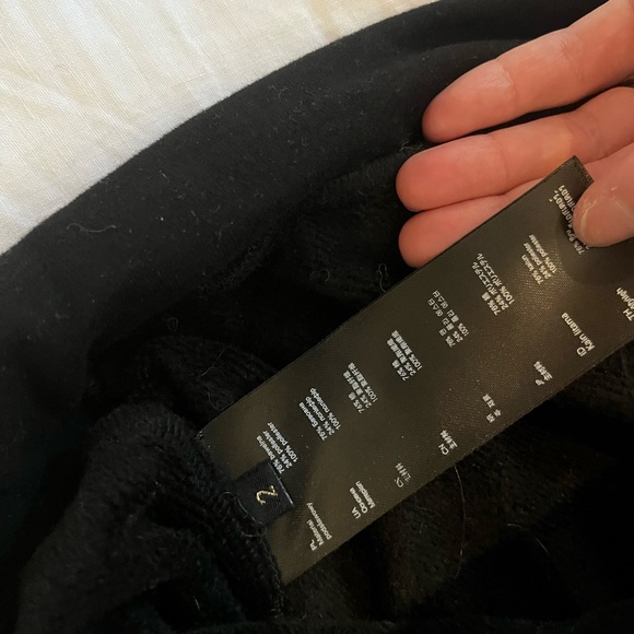 Black crew neck with lace sleeves - Picture 2 of 2